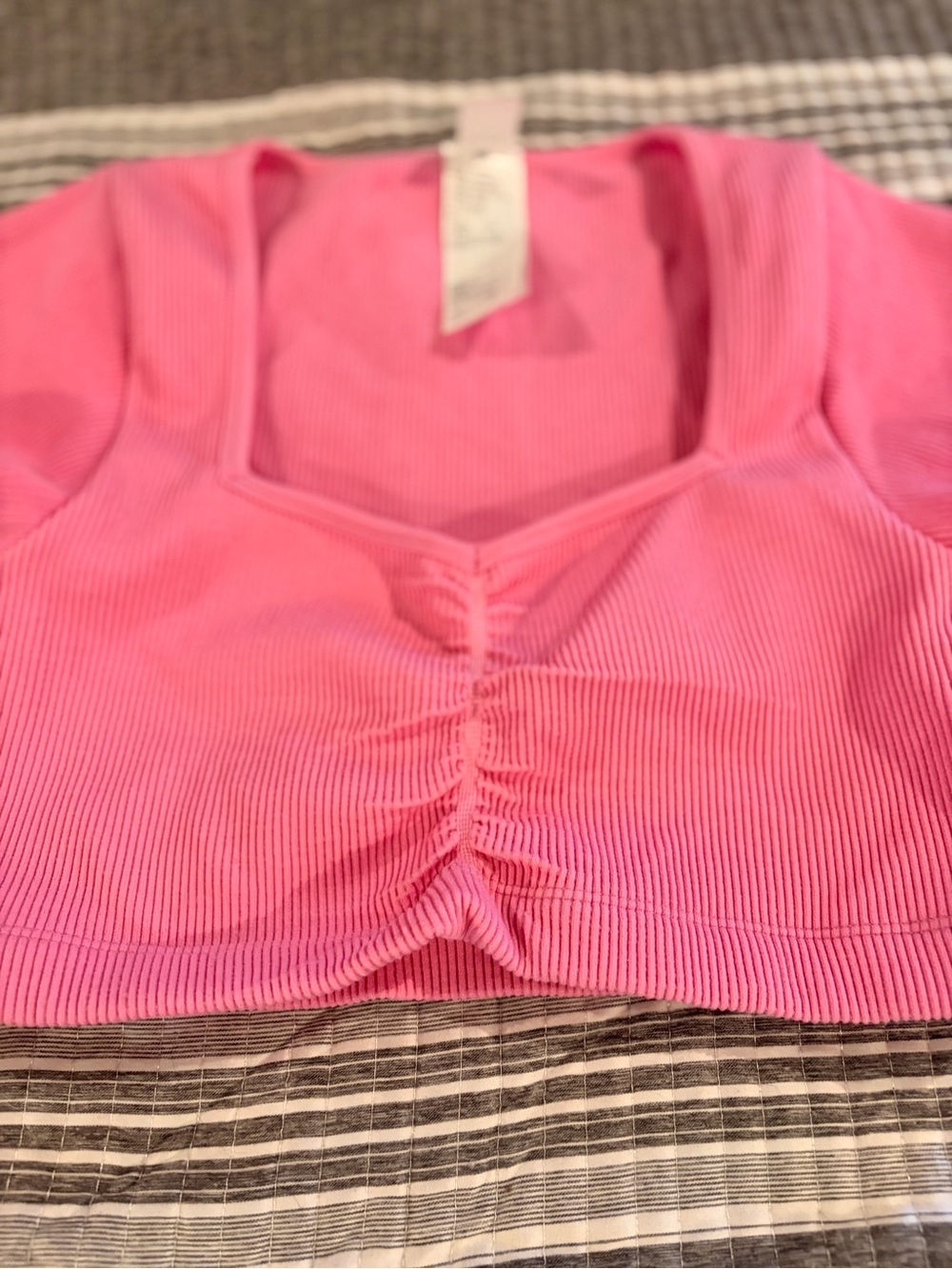 Gilly Hicks Women’s Large Pink Ribbed Ruched Crop Top - Picture 2 of 5